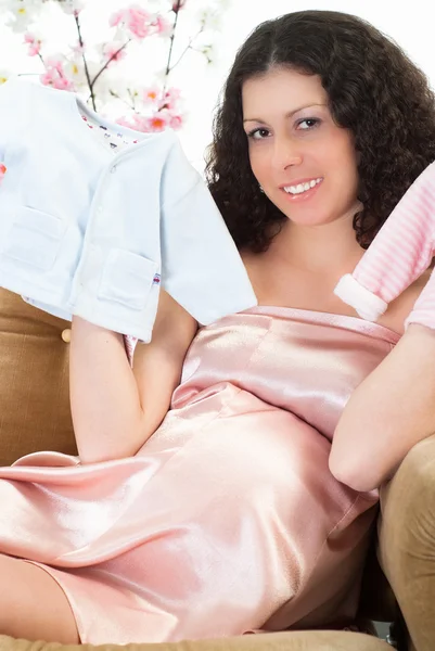 Retrato de una mujer embarazada — Foto de Stock
