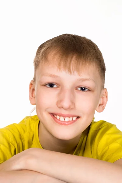 Jeune garçon souriant — Photo