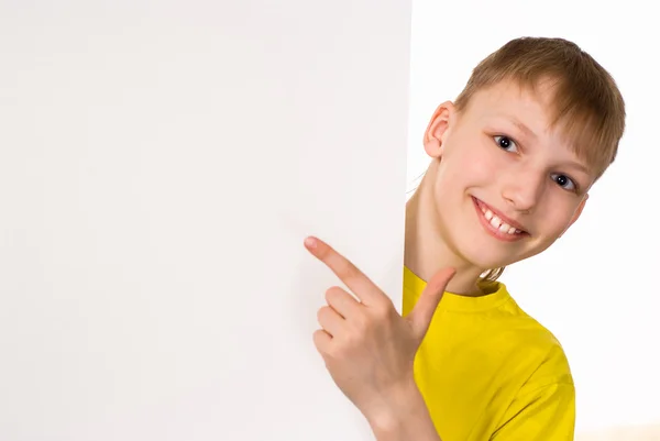 Rapaz sorridente com uma prancha — Fotografia de Stock
