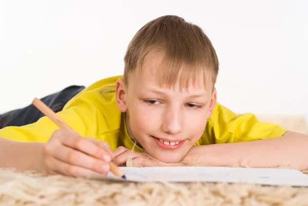 Молодий хлопчик малювання — стокове фото