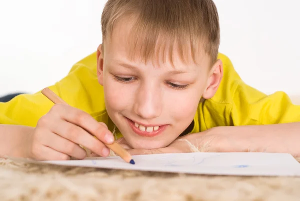 Jonge jongen tekening — Stockfoto