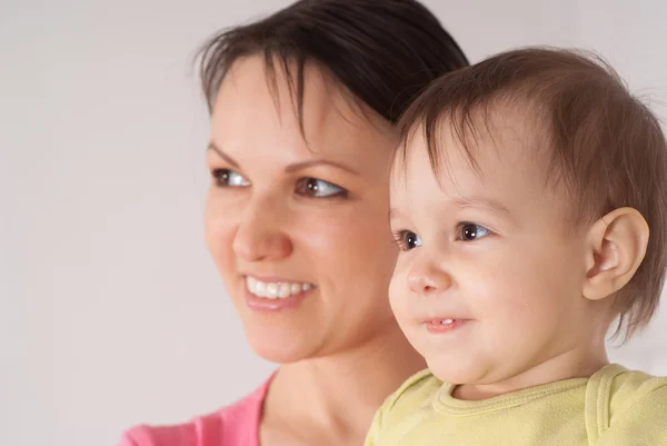 Mom holds her baby — Stock Photo, Image