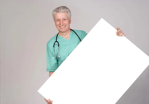 Arzt auf weiß — Stockfoto