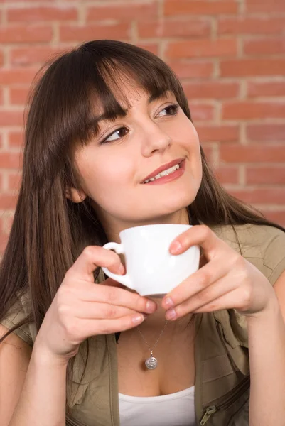 Chica bonita con una taza — Foto de Stock