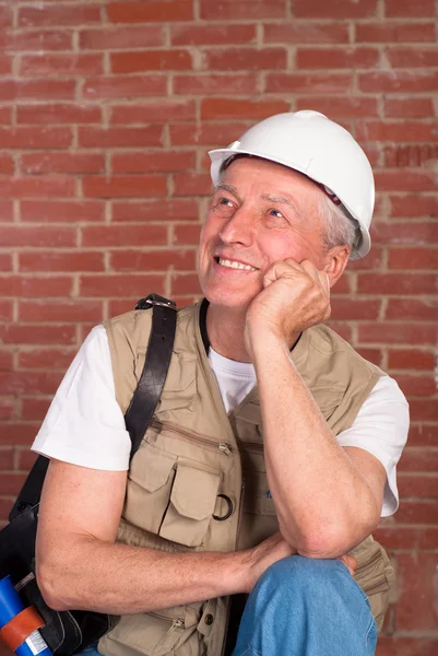 Senior builder on wall background — Stock Photo, Image