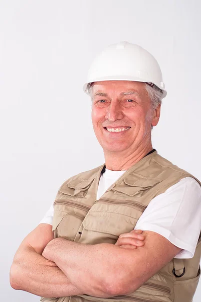 Construtor sênior em capacete — Fotografia de Stock