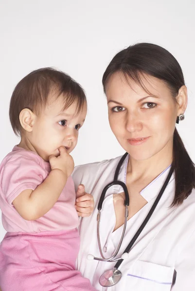 Verpleegster met een baby — Stockfoto