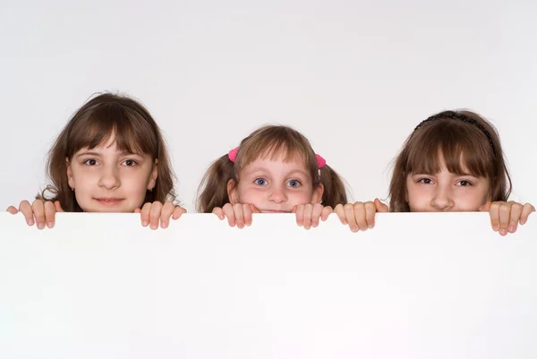 Trzy dziewczyny z ukrycia — Zdjęcie stockowe