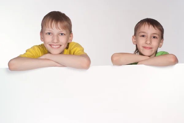 Two boys behind the board — Stock Photo, Image