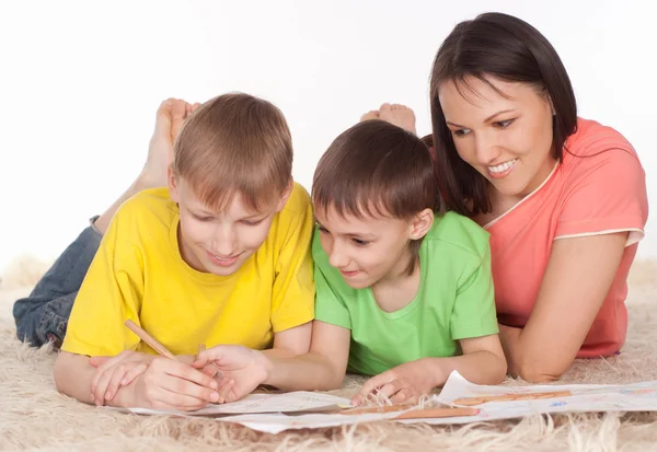 Mom and sons draw — Stock Photo, Image