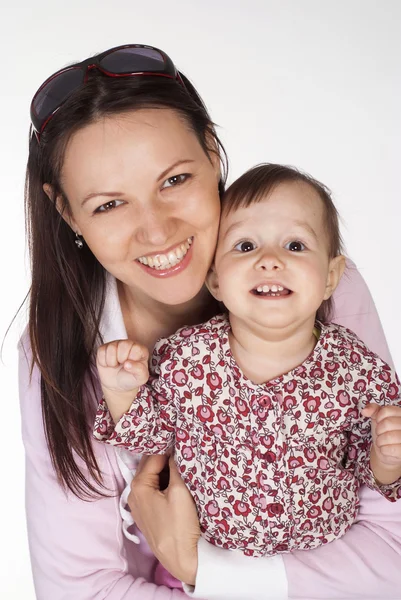 Vrouw met een kind op een wit — Stockfoto