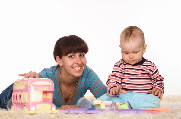 Mamma leker med sonen — Stockfoto