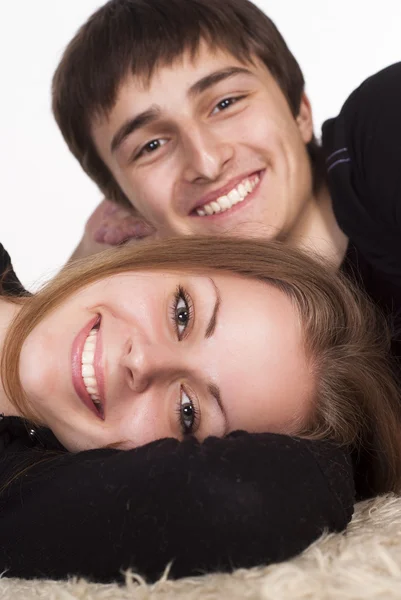 Šťastný pár na koberec — Stock fotografie