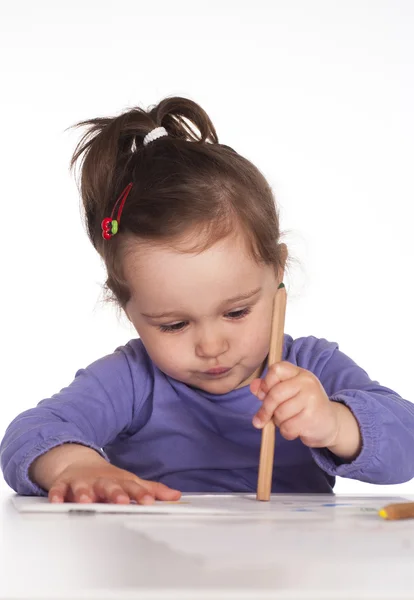 Cute little girl draws — Stock Photo, Image
