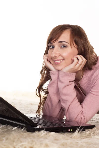 Miła dziewczyna z laptopa — Zdjęcie stockowe