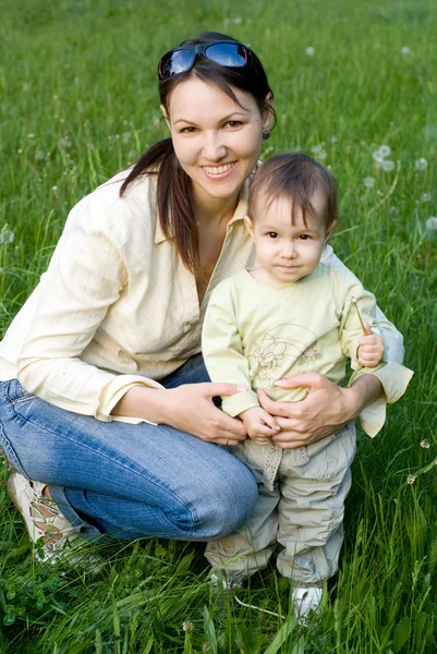 Mamá y un niño — Foto de Stock