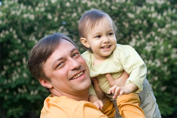 Šťastný tatínek a jeho dítě — Stock fotografie
