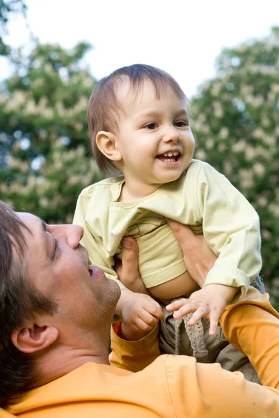 パパと赤ちゃんの笑顔 — ストック写真