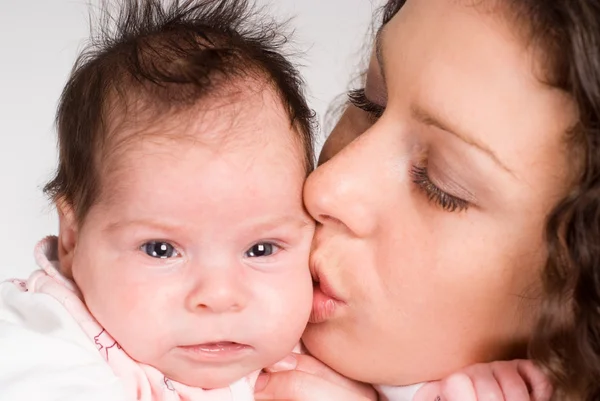 Φιλιά μωρό μαμά — Φωτογραφία Αρχείου