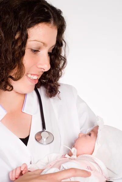 Läkare och baby — Stockfoto