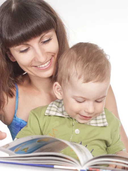 Mom and son reads — Stock Photo, Image