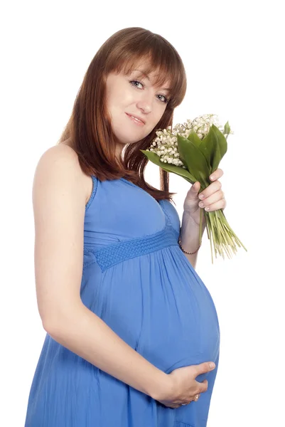 Gravid flicka med blommor — Stockfoto