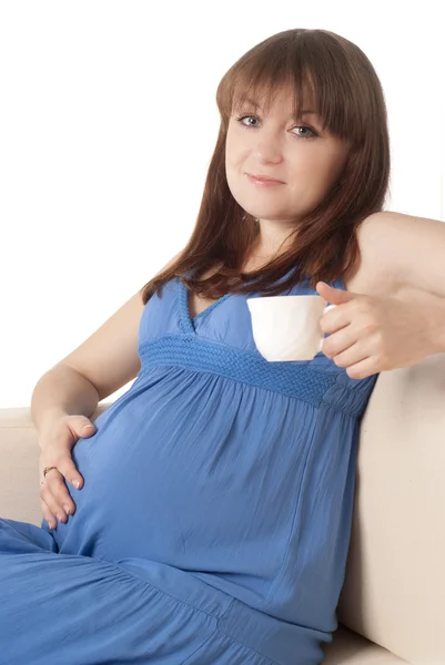 Chica embarazada bebe té —  Fotos de Stock