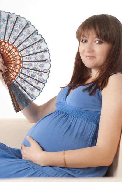 Menina grávida com ventilador — Fotografia de Stock