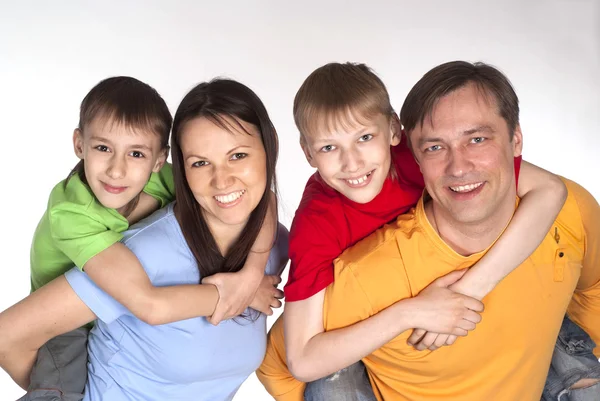 Хорошая семья из четырех человек — стоковое фото