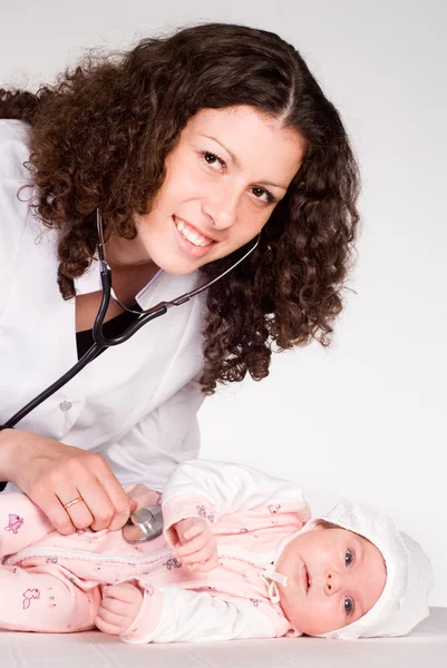 Медсестра з немовлям — стокове фото