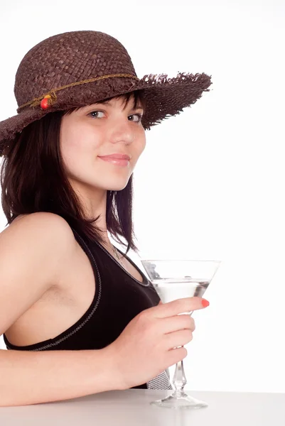 Dívka v klobouku nápoje — Stock fotografie