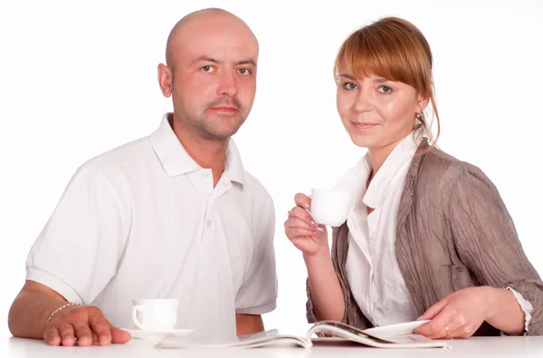 Bonito casal à mesa — Fotografia de Stock