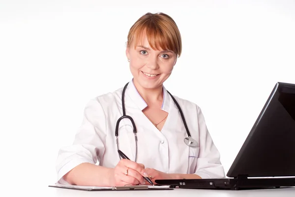 Médico trabajando con portátil —  Fotos de Stock