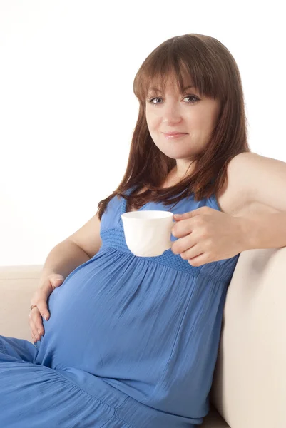Ragazza incinta beve il tè — Foto Stock