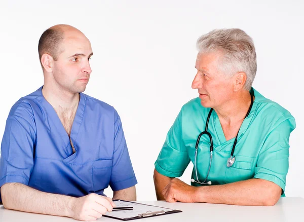 Dos doctores consultando — Foto de Stock