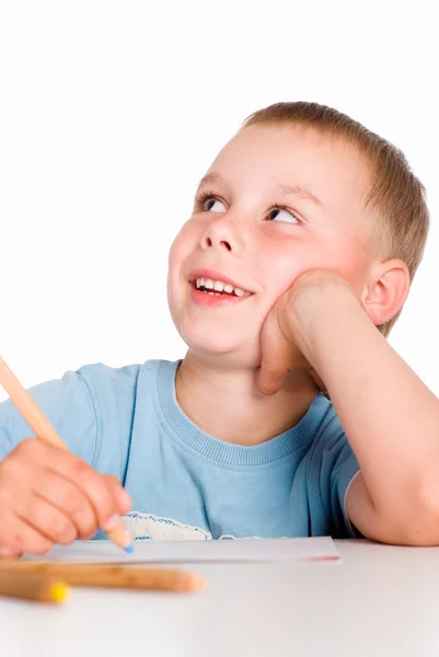Симпатичный мальчик рисует — стоковое фото