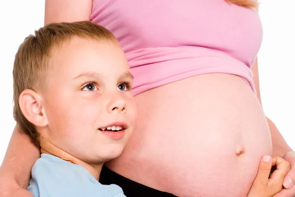 Sohn mit ihrer schwangeren Mutter — Stockfoto