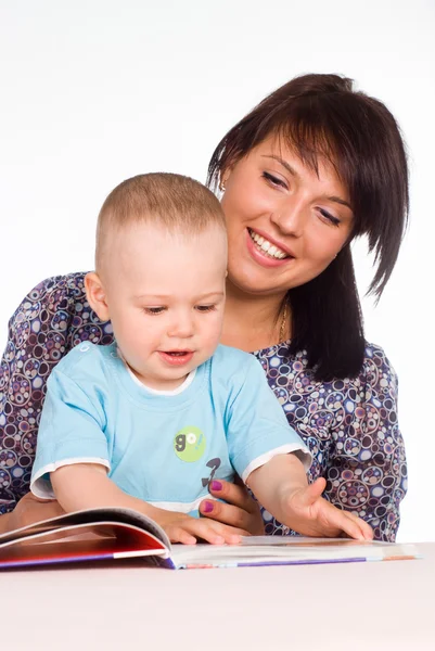 Mamma läser med baby — Stockfoto