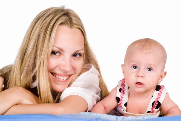 Mamá y bebé mintiendo —  Fotos de Stock