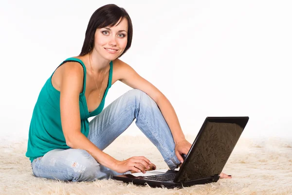 Fiatal nő laptop — Stock Fotó