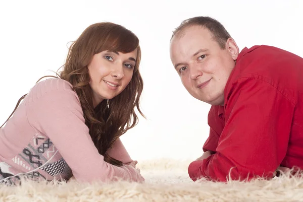 Trevligt par på mattan — Stockfoto