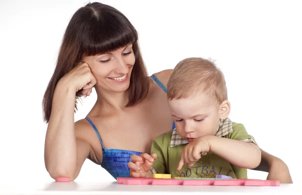 Moeder met haar zoon spelen — Stockfoto