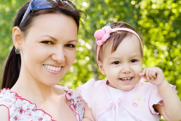 Happy mom with daughter — Stock Photo, Image