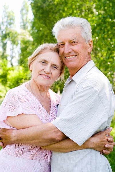 Χαριτωμένο ηλικιωμένο ζευγάρι — Φωτογραφία Αρχείου