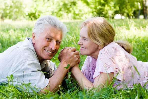 Carino coppia di anziani — Foto Stock