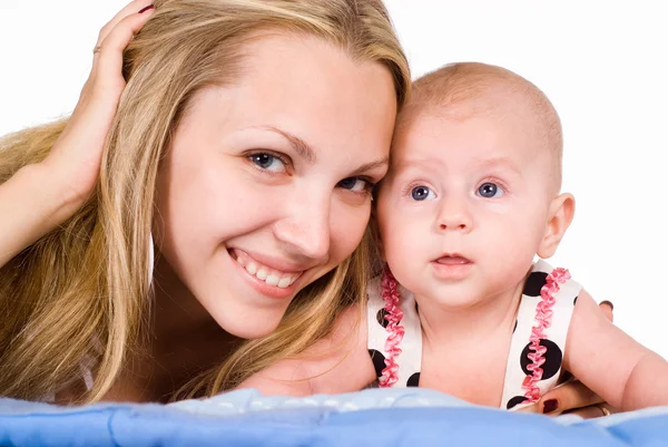 Mamá y bebé mintiendo —  Fotos de Stock