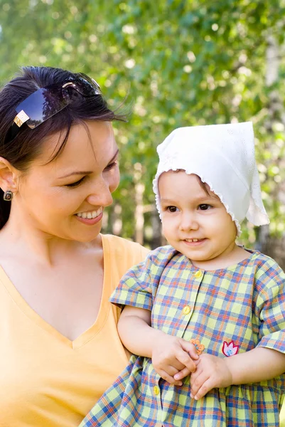 Happy mom with her child — Stock Photo, Image