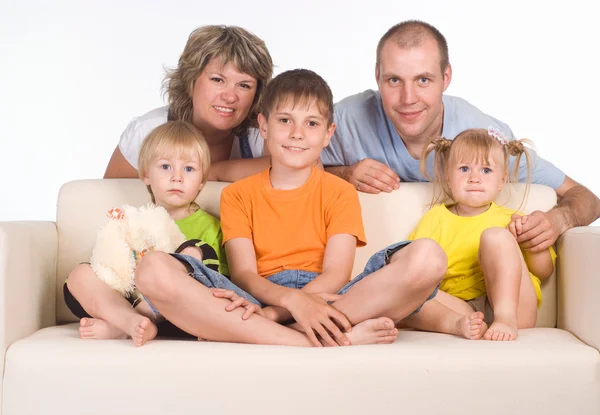 Familia en el sofá —  Fotos de Stock