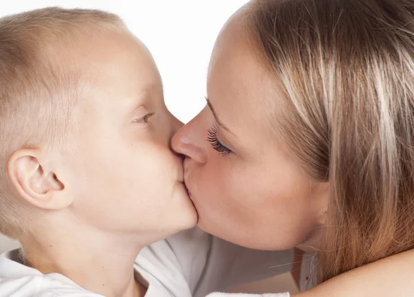ママと息子のキス — ストック写真