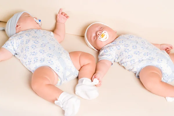 Lindos bebés durmiendo —  Fotos de Stock